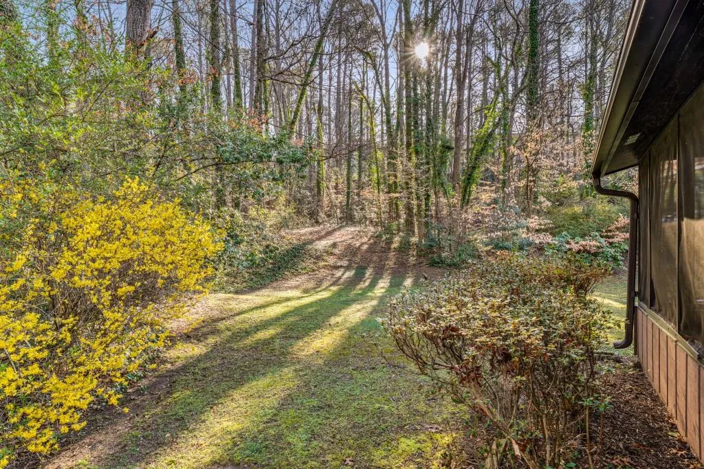 360 W Spalding Drive, Atlanta, Georgia 30328, 3 Bedrooms Bedrooms, ,2 BathroomsBathrooms,Residential,Sold,360 W Spalding Drive,7542239