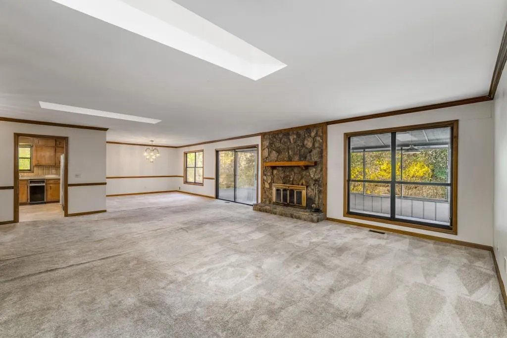 360 W Spalding Drive, Atlanta, Georgia 30328, 3 Bedrooms Bedrooms, ,2 BathroomsBathrooms,Residential,Sold,360 W Spalding Drive,7542239