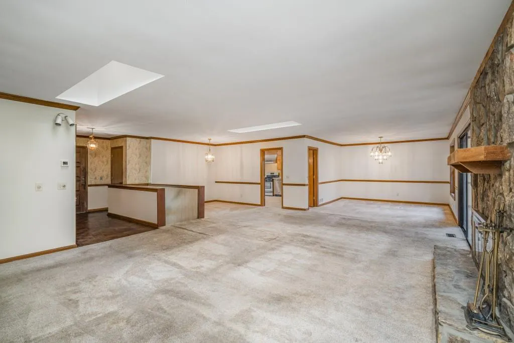 360 W Spalding Drive, Atlanta, Georgia 30328, 3 Bedrooms Bedrooms, ,2 BathroomsBathrooms,Residential,Sold,360 W Spalding Drive,7542239