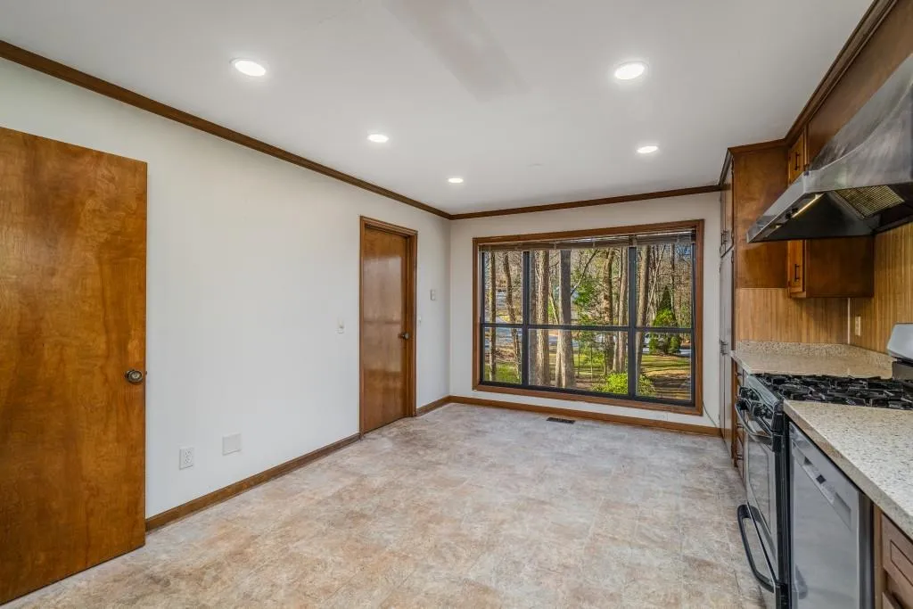 360 W Spalding Drive, Atlanta, Georgia 30328, 3 Bedrooms Bedrooms, ,2 BathroomsBathrooms,Residential,Sold,360 W Spalding Drive,7542239