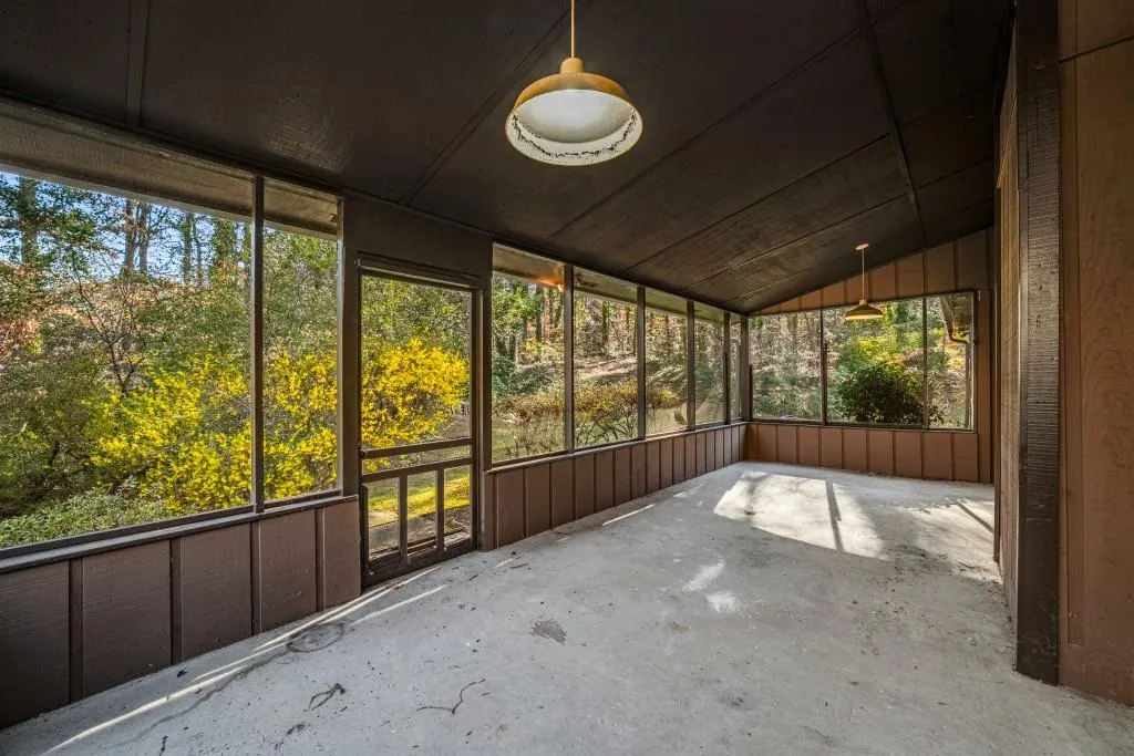 360 W Spalding Drive, Atlanta, Georgia 30328, 3 Bedrooms Bedrooms, ,2 BathroomsBathrooms,Residential,Sold,360 W Spalding Drive,7542239