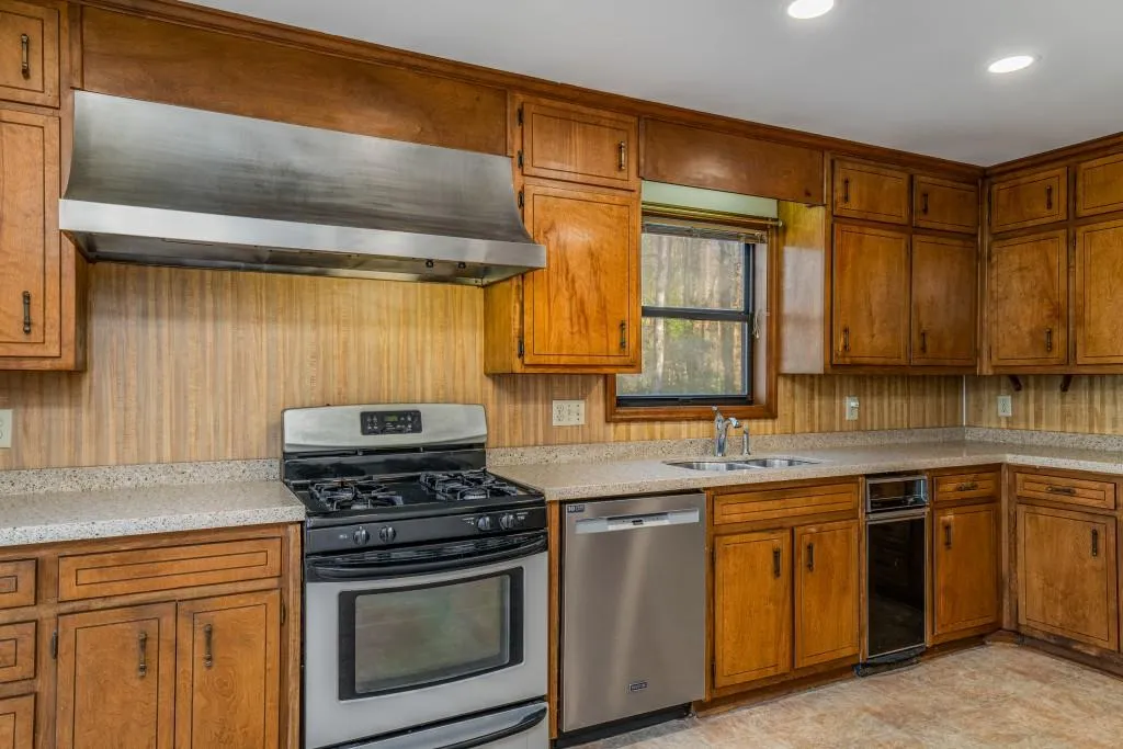 360 W Spalding Drive, Atlanta, Georgia 30328, 3 Bedrooms Bedrooms, ,2 BathroomsBathrooms,Residential,Sold,360 W Spalding Drive,7542239