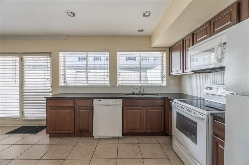 7316 Cardigan Circle, Sandy Springs, Georgia 30328, 3 Bedrooms Bedrooms, ,2 BathroomsBathrooms,Residential,Sold,7316 Cardigan Circle,5935757