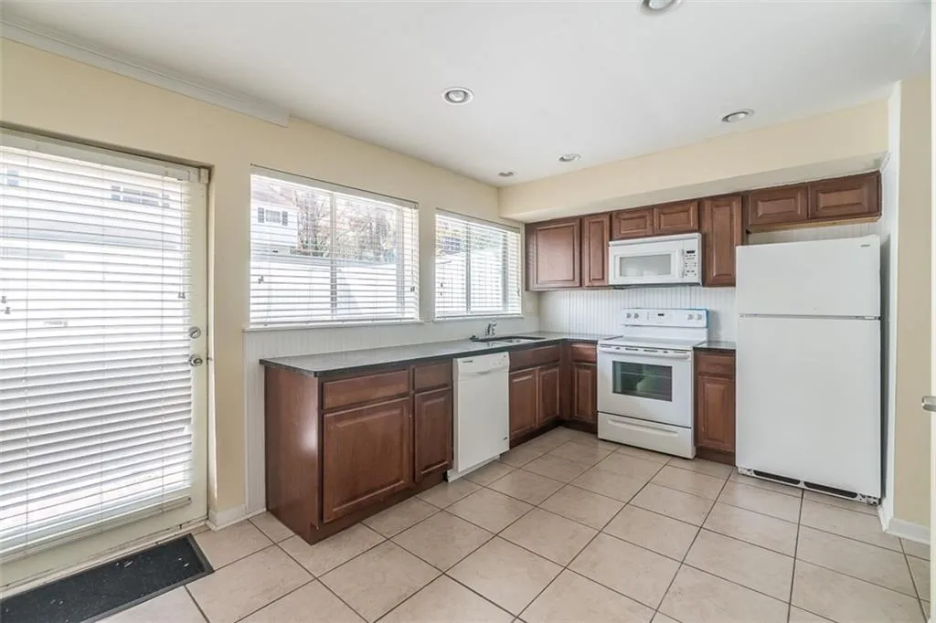 7316 Cardigan Circle, Sandy Springs, Georgia 30328, 3 Bedrooms Bedrooms, ,2 BathroomsBathrooms,Residential,Sold,7316 Cardigan Circle,5935757