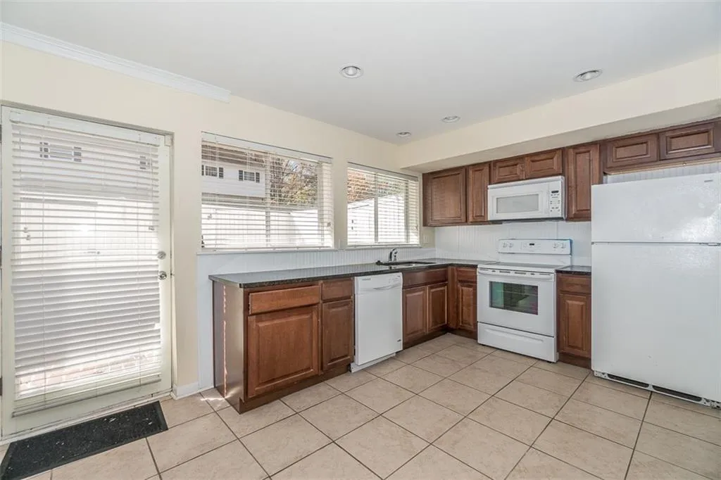 7316 Cardigan Circle, Sandy Springs, Georgia 30328, 3 Bedrooms Bedrooms, ,2 BathroomsBathrooms,Residential,Sold,7316 Cardigan Circle,5935757