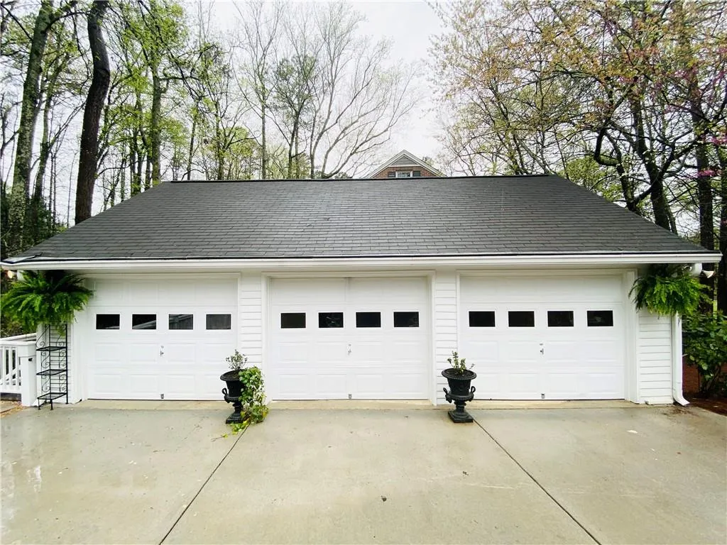 1939 Old Dominion Drive, Sandy Springs, Georgia 30350, 5 Bedrooms Bedrooms, ,4 BathroomsBathrooms,Residential,Sold,1939 Old Dominion Drive,6855344