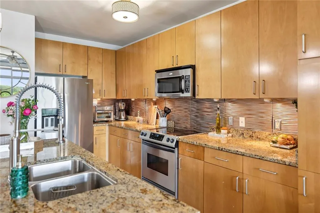 711 Cosmopolitan Drive Ne Unit 523, Atlanta, Georgia 30324, 2 Bedrooms Bedrooms, ,2 BathroomsBathrooms,Residential,For Sale,711 Cosmopolitan Drive Ne Unit 523,7546733