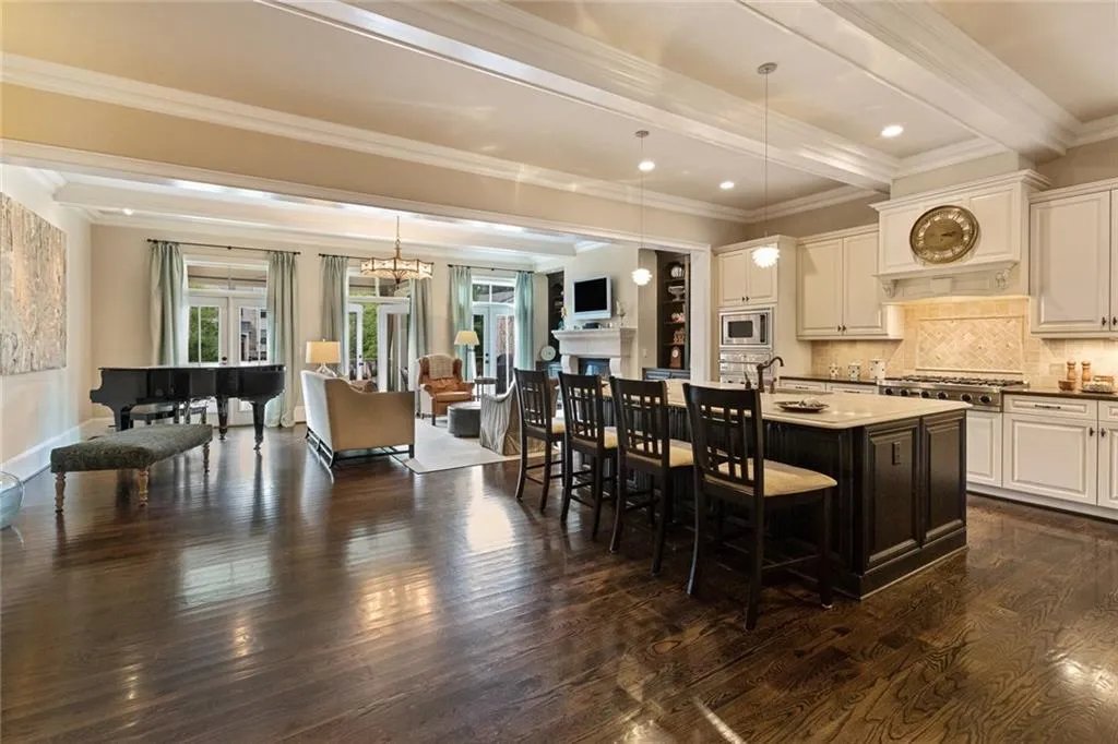 3641 E Paces Way Ne Unit 3641, Atlanta, Georgia 30326, 3 Bedrooms Bedrooms, ,3 BathroomsBathrooms,Residential,Sold,3641 E Paces Way Ne Unit 3641,6078210