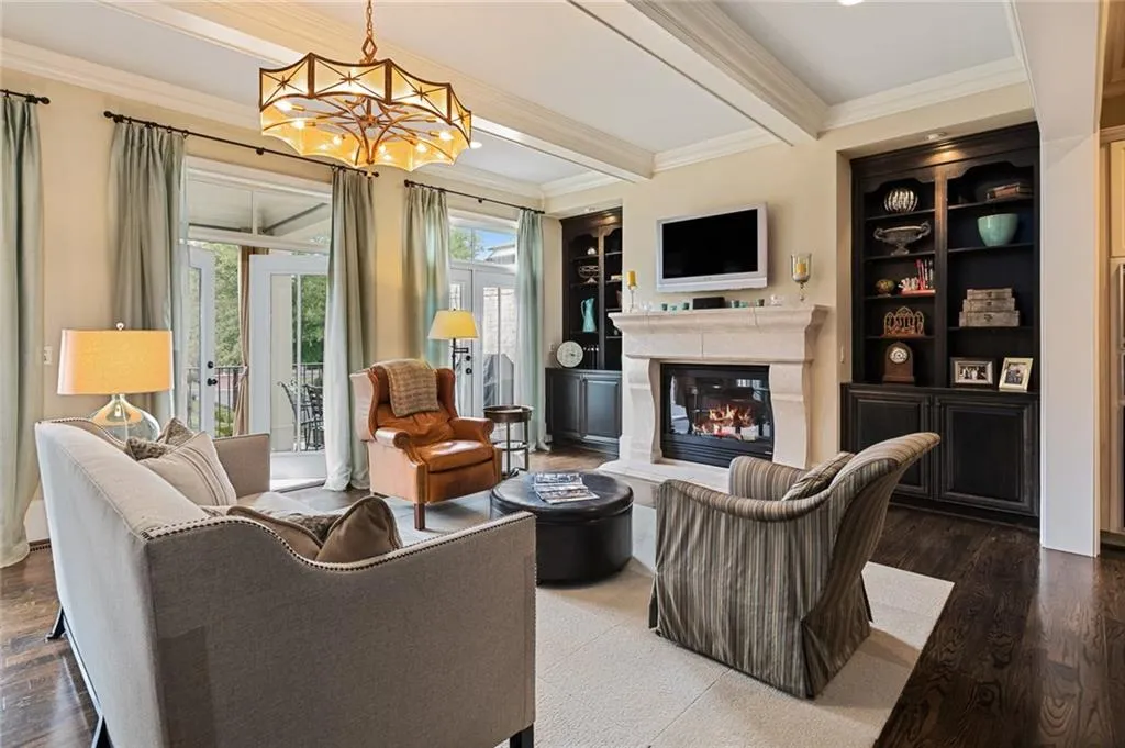 3641 E Paces Way Ne Unit 3641, Atlanta, Georgia 30326, 3 Bedrooms Bedrooms, ,3 BathroomsBathrooms,Residential,Sold,3641 E Paces Way Ne Unit 3641,6078210