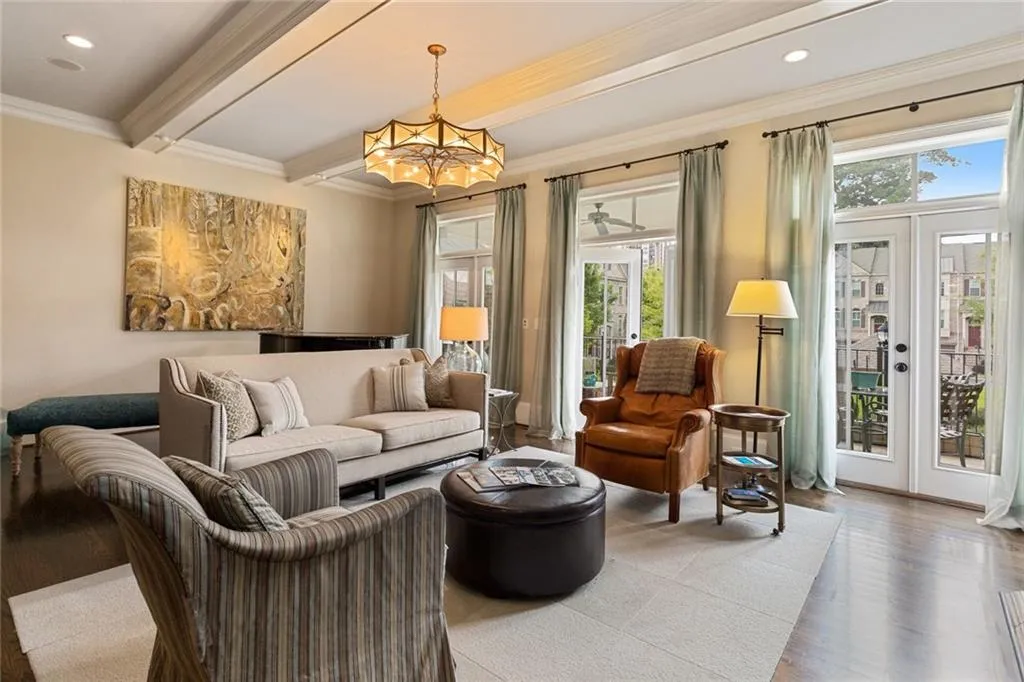 3641 E Paces Way Ne Unit 3641, Atlanta, Georgia 30326, 3 Bedrooms Bedrooms, ,3 BathroomsBathrooms,Residential,Sold,3641 E Paces Way Ne Unit 3641,6078210