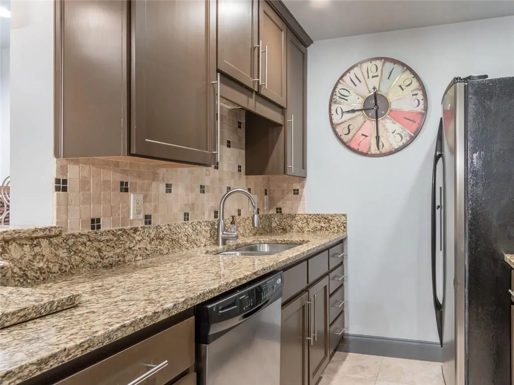 2102 Pine Heights Drive Ne Unit 2102, Atlanta, Georgia 30324, 2 Bedrooms Bedrooms, ,2 BathroomsBathrooms,Residential,Sold,2102 Pine Heights Drive Ne Unit 2102,5694619