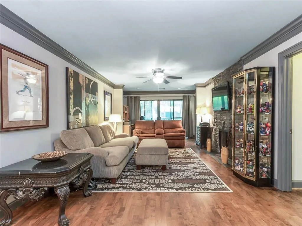 2102 Pine Heights Drive Ne Unit 2102, Atlanta, Georgia 30324, 2 Bedrooms Bedrooms, ,2 BathroomsBathrooms,Residential,Sold,2102 Pine Heights Drive Ne Unit 2102,5694619
