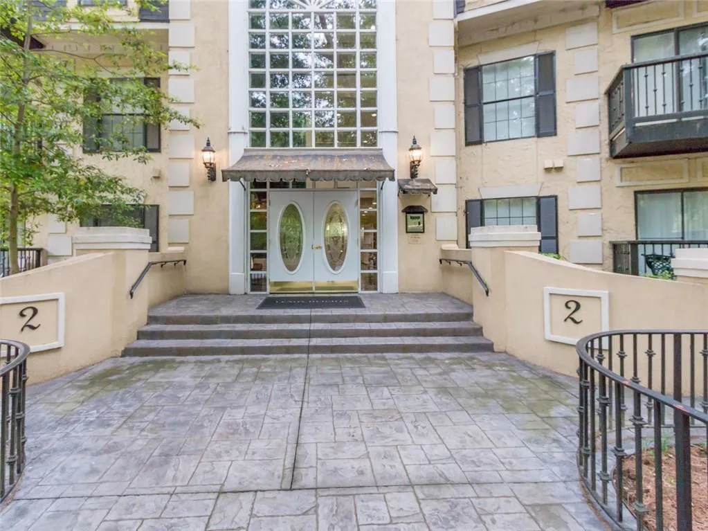 2102 Pine Heights Drive Ne Unit 2102, Atlanta, Georgia 30324, 2 Bedrooms Bedrooms, ,2 BathroomsBathrooms,Residential,Sold,2102 Pine Heights Drive Ne Unit 2102,5694619