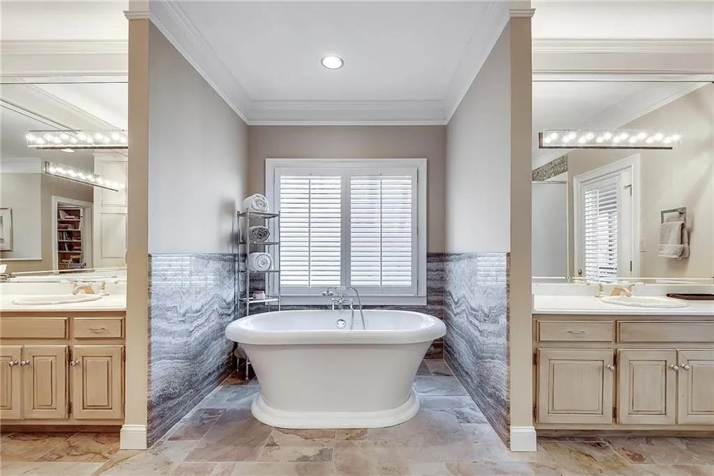 Screened in porch Screened in porch