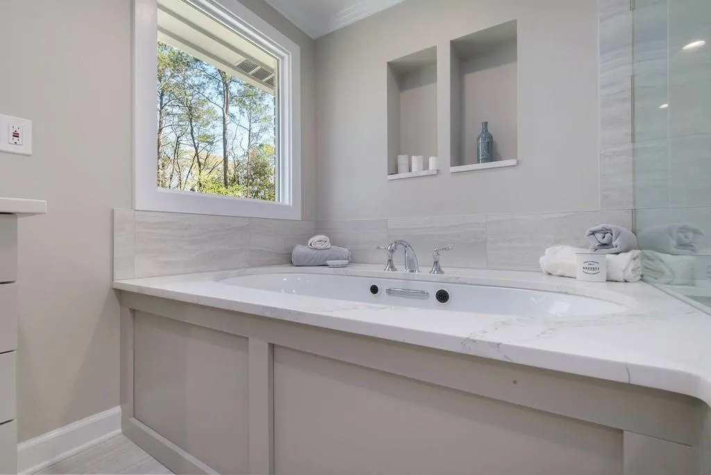 8875 Huntcliff Trace, Sandy Springs, Georgia 30350, 5 Bedrooms Bedrooms, ,4 BathroomsBathrooms,Residential,Sold,8875 Huntcliff Trace,6862089
