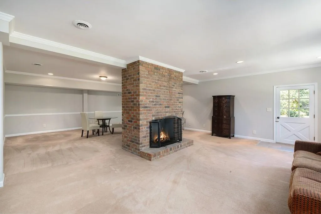 8875 Huntcliff Trace, Sandy Springs, Georgia 30350, 5 Bedrooms Bedrooms, ,4 BathroomsBathrooms,Residential,Sold,8875 Huntcliff Trace,6862089
