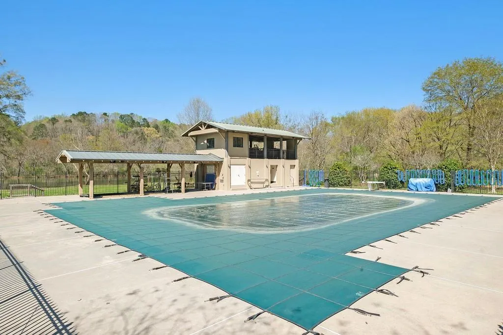 8875 Huntcliff Trace, Sandy Springs, Georgia 30350, 5 Bedrooms Bedrooms, ,4 BathroomsBathrooms,Residential,Sold,8875 Huntcliff Trace,6862089