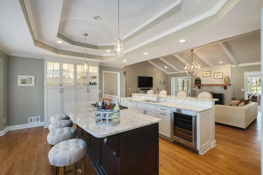 8875 Huntcliff Trace, Sandy Springs, Georgia 30350, 5 Bedrooms Bedrooms, ,4 BathroomsBathrooms,Residential,Sold,8875 Huntcliff Trace,6862089