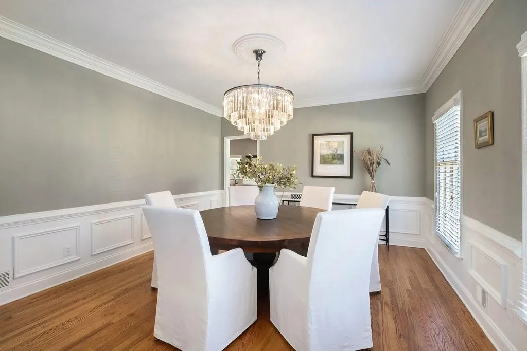 8875 Huntcliff Trace, Sandy Springs, Georgia 30350, 5 Bedrooms Bedrooms, ,4 BathroomsBathrooms,Residential,Sold,8875 Huntcliff Trace,6862089