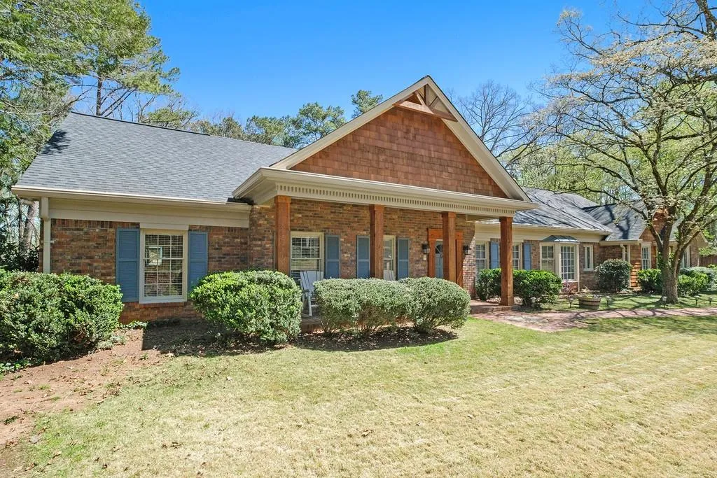 8875 Huntcliff Trace, Sandy Springs, Georgia 30350, 5 Bedrooms Bedrooms, ,4 BathroomsBathrooms,Residential,Sold,8875 Huntcliff Trace,6862089
