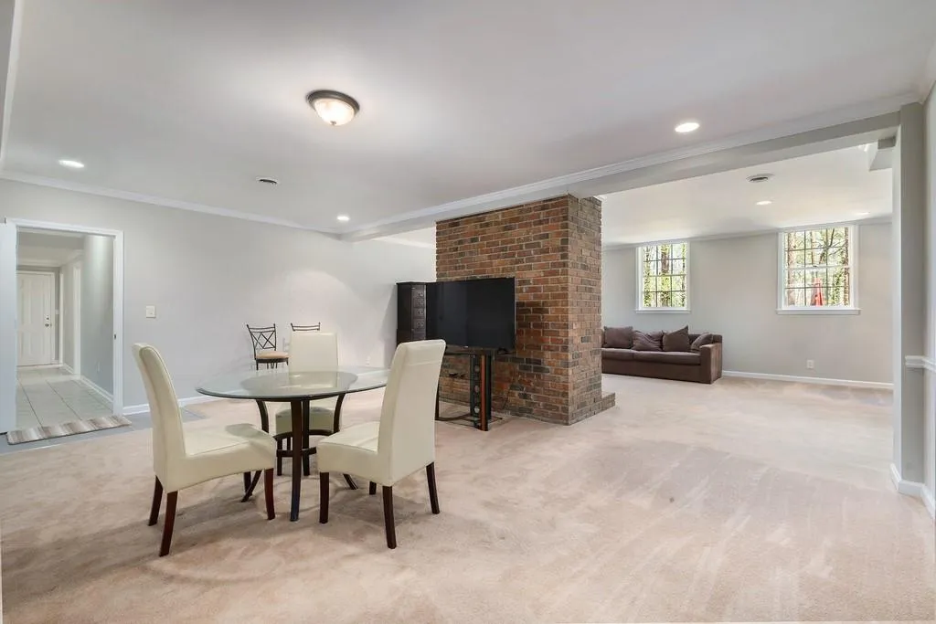 8875 Huntcliff Trace, Sandy Springs, Georgia 30350, 5 Bedrooms Bedrooms, ,4 BathroomsBathrooms,Residential,Sold,8875 Huntcliff Trace,6862089
