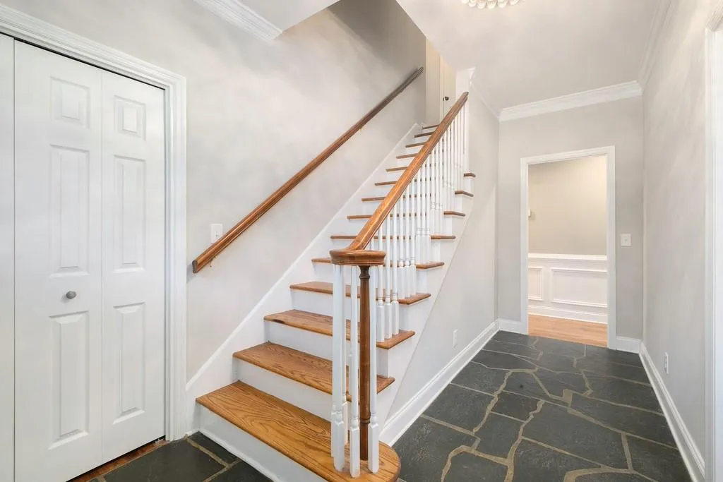 8875 Huntcliff Trace, Sandy Springs, Georgia 30350, 5 Bedrooms Bedrooms, ,4 BathroomsBathrooms,Residential,Sold,8875 Huntcliff Trace,6862089