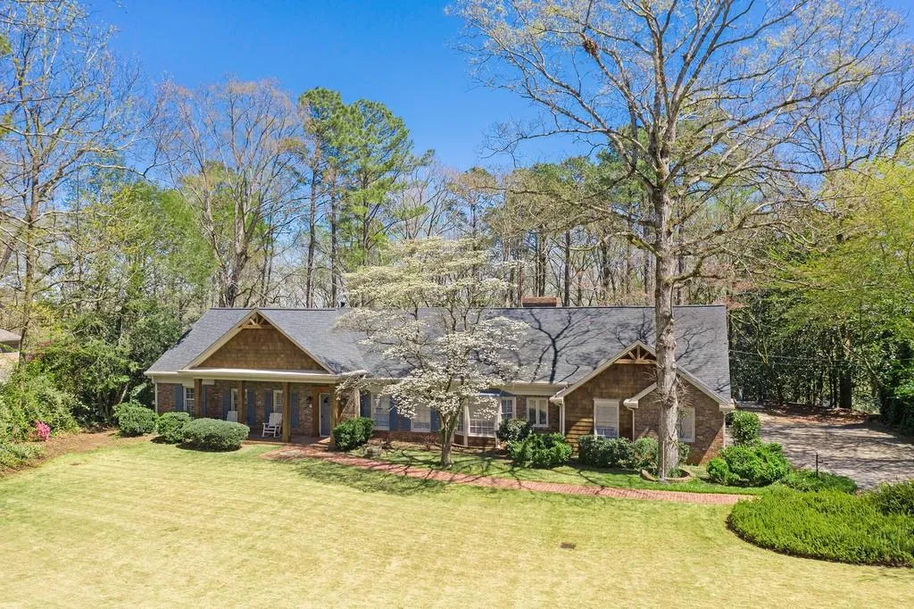 8875 Huntcliff Trace, Sandy Springs, Georgia 30350, 5 Bedrooms Bedrooms, ,4 BathroomsBathrooms,Residential,Sold,8875 Huntcliff Trace,6862089