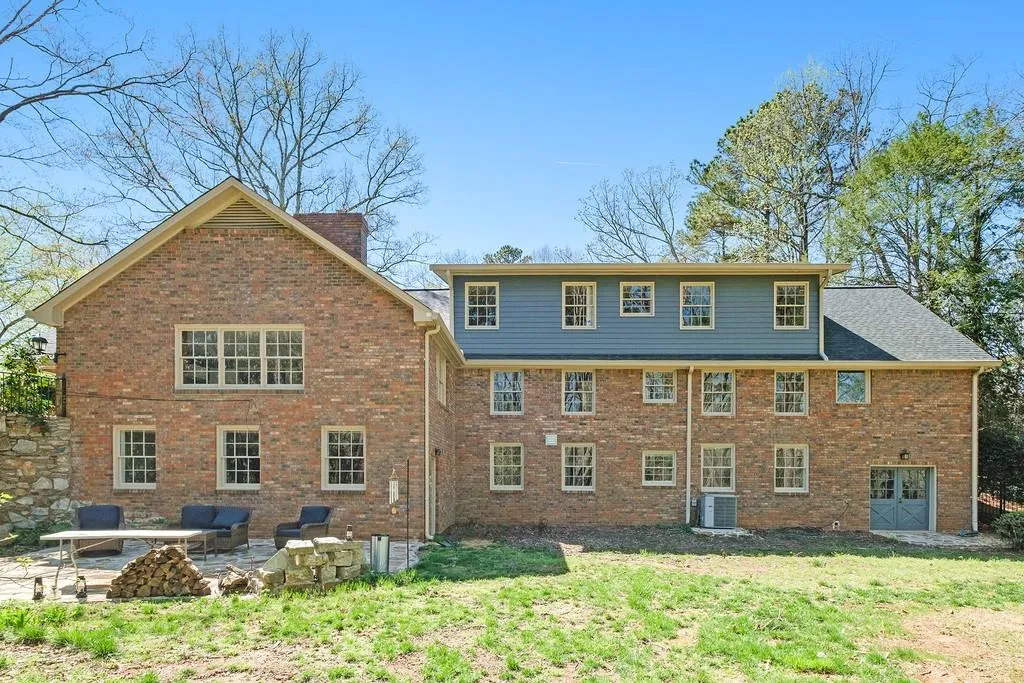 8875 Huntcliff Trace, Sandy Springs, Georgia 30350, 5 Bedrooms Bedrooms, ,4 BathroomsBathrooms,Residential,Sold,8875 Huntcliff Trace,6862089