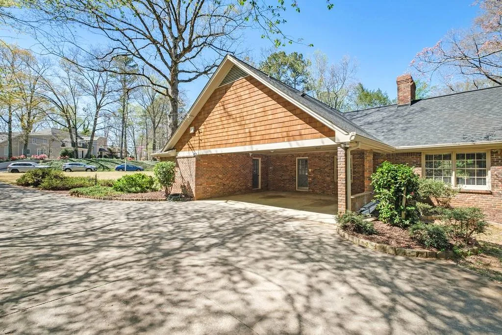 8875 Huntcliff Trace, Sandy Springs, Georgia 30350, 5 Bedrooms Bedrooms, ,4 BathroomsBathrooms,Residential,Sold,8875 Huntcliff Trace,6862089