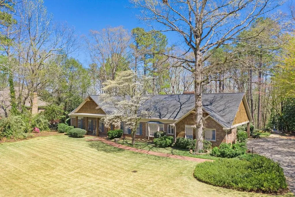 8875 Huntcliff Trace, Sandy Springs, Georgia 30350, 5 Bedrooms Bedrooms, ,4 BathroomsBathrooms,Residential,Sold,8875 Huntcliff Trace,6862089