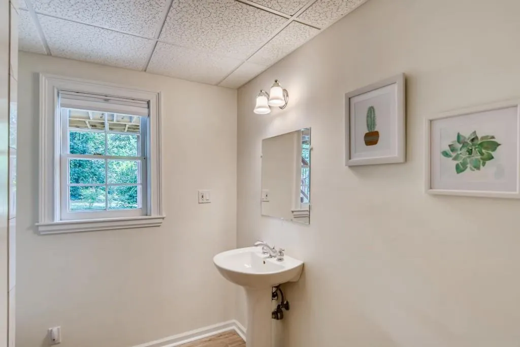 435 Tavern Circle, Sandy Springs, Georgia 30350, 4 Bedrooms Bedrooms, ,5 BathroomsBathrooms,Residential,Sold,435 Tavern Circle,6731877