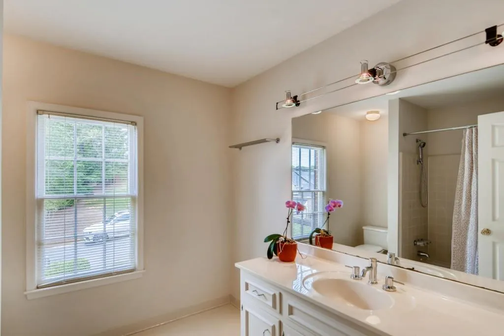 435 Tavern Circle, Sandy Springs, Georgia 30350, 4 Bedrooms Bedrooms, ,5 BathroomsBathrooms,Residential,Sold,435 Tavern Circle,6731877