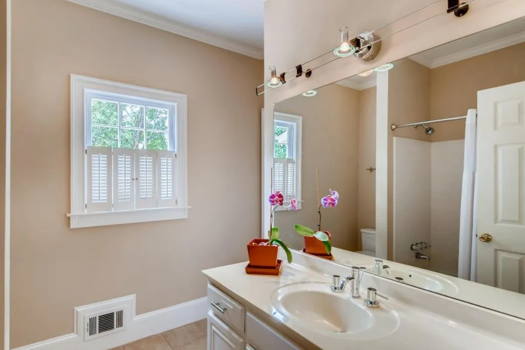 435 Tavern Circle, Sandy Springs, Georgia 30350, 4 Bedrooms Bedrooms, ,5 BathroomsBathrooms,Residential,Sold,435 Tavern Circle,6731877