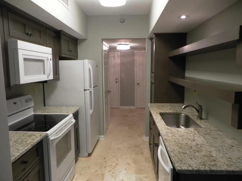 1 Biscayne Drive Nw Unit 101, Atlanta, Georgia 30309, 1 Bedroom Bedrooms, ,1 BathroomBathrooms,Residential,Sold,1 Biscayne Drive Nw Unit 101,5868009