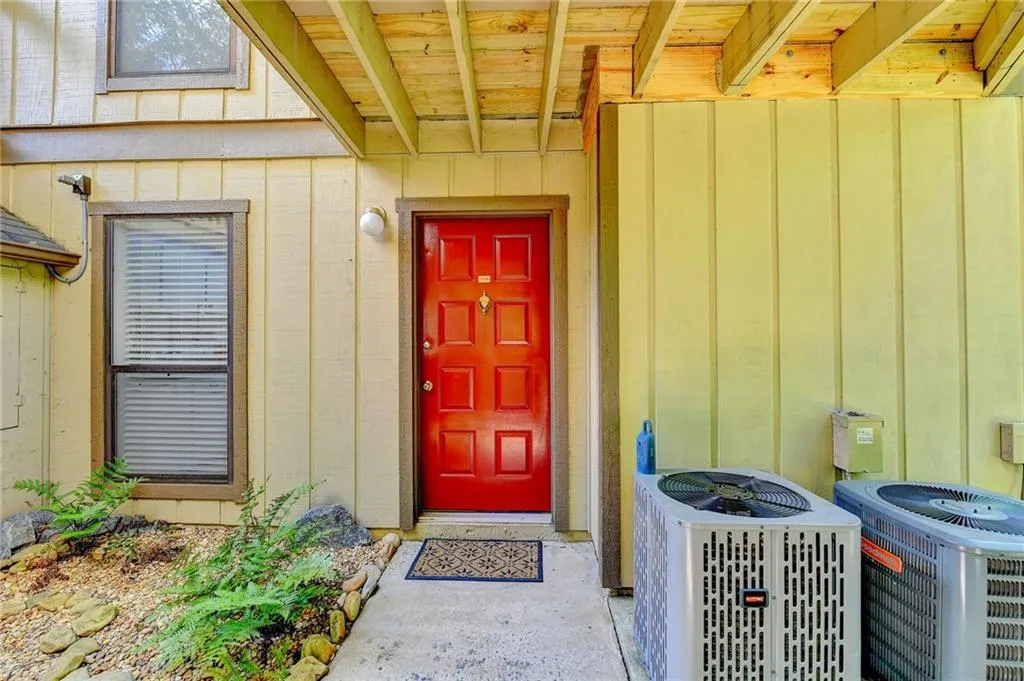 1310 Woodcliff Drive, Sandy Springs, Georgia 30350, 1 Bedroom Bedrooms, ,1 BathroomBathrooms,Residential,Sold,1310 Woodcliff Drive,7116022