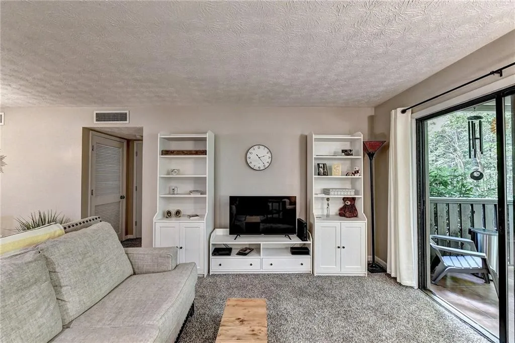 1310 Woodcliff Drive, Sandy Springs, Georgia 30350, 1 Bedroom Bedrooms, ,1 BathroomBathrooms,Residential,Sold,1310 Woodcliff Drive,7116022