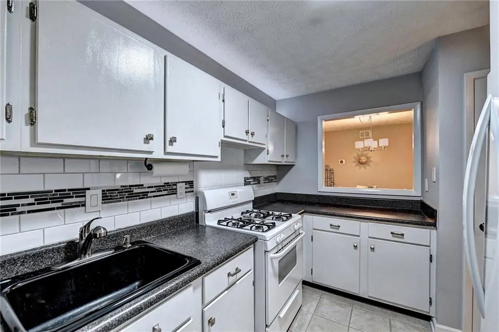 1310 Woodcliff Drive, Sandy Springs, Georgia 30350, 1 Bedroom Bedrooms, ,1 BathroomBathrooms,Residential,Sold,1310 Woodcliff Drive,7116022