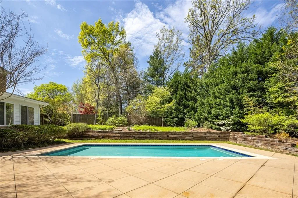 945 Manchester Place, Sandy Springs, Georgia 30328, 5 Bedrooms Bedrooms, ,4 BathroomsBathrooms,Residential,Sold,945 Manchester Place,7030680