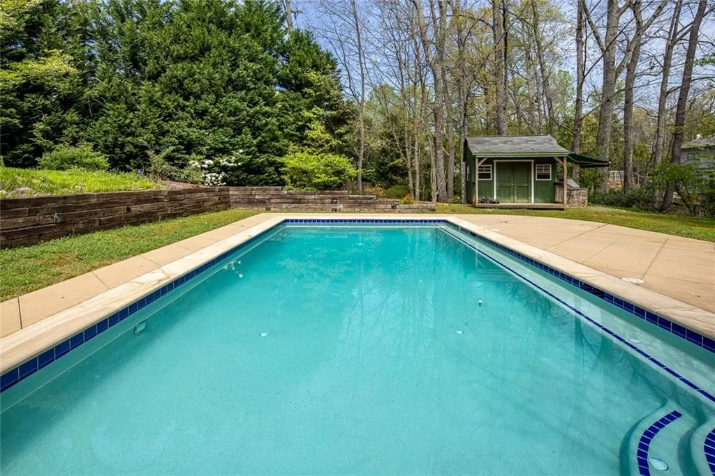 945 Manchester Place, Sandy Springs, Georgia 30328, 5 Bedrooms Bedrooms, ,4 BathroomsBathrooms,Residential,Sold,945 Manchester Place,7030680