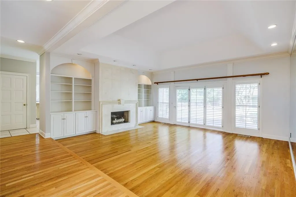 945 Manchester Place, Sandy Springs, Georgia 30328, 5 Bedrooms Bedrooms, ,4 BathroomsBathrooms,Residential,Sold,945 Manchester Place,7030680