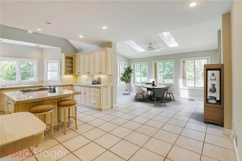 945 Manchester Place, Sandy Springs, Georgia 30328, 5 Bedrooms Bedrooms, ,4 BathroomsBathrooms,Residential,Sold,945 Manchester Place,7030680