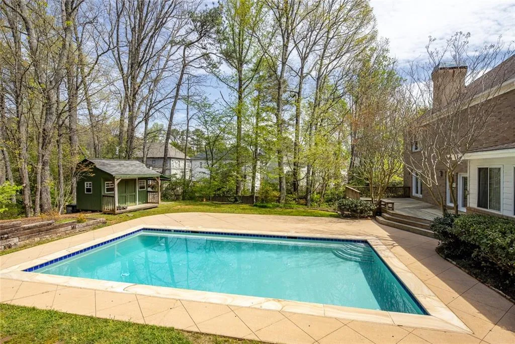 945 Manchester Place, Sandy Springs, Georgia 30328, 5 Bedrooms Bedrooms, ,4 BathroomsBathrooms,Residential,Sold,945 Manchester Place,7030680