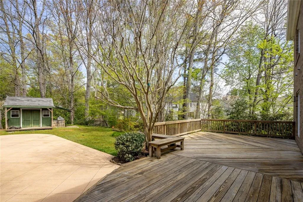 945 Manchester Place, Sandy Springs, Georgia 30328, 5 Bedrooms Bedrooms, ,4 BathroomsBathrooms,Residential,Sold,945 Manchester Place,7030680