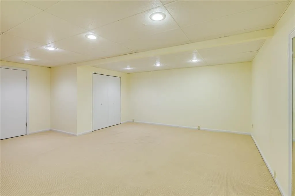 945 Manchester Place, Sandy Springs, Georgia 30328, 5 Bedrooms Bedrooms, ,4 BathroomsBathrooms,Residential,Sold,945 Manchester Place,7030680