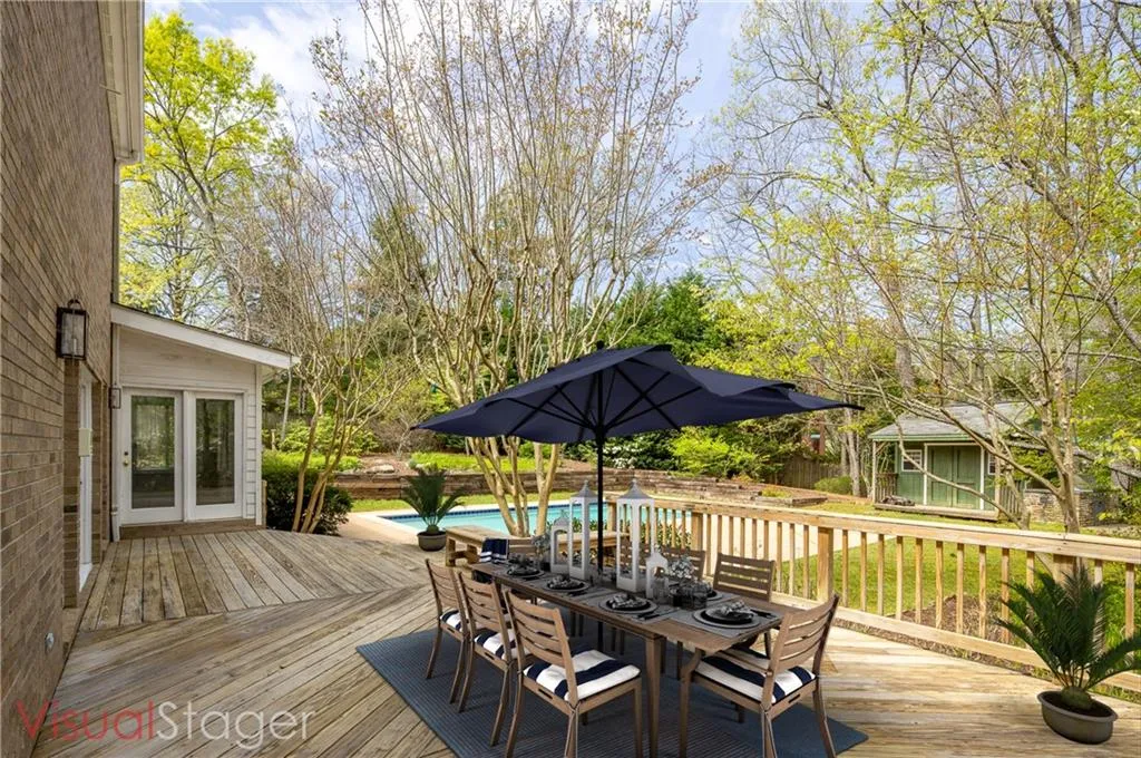 945 Manchester Place, Sandy Springs, Georgia 30328, 5 Bedrooms Bedrooms, ,4 BathroomsBathrooms,Residential,Sold,945 Manchester Place,7030680