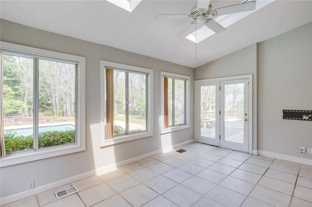 945 Manchester Place, Sandy Springs, Georgia 30328, 5 Bedrooms Bedrooms, ,4 BathroomsBathrooms,Residential,Sold,945 Manchester Place,7030680