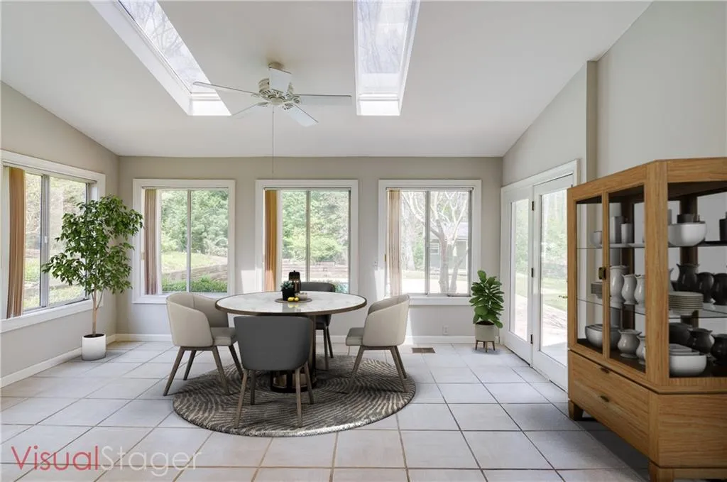 945 Manchester Place, Sandy Springs, Georgia 30328, 5 Bedrooms Bedrooms, ,4 BathroomsBathrooms,Residential,Sold,945 Manchester Place,7030680