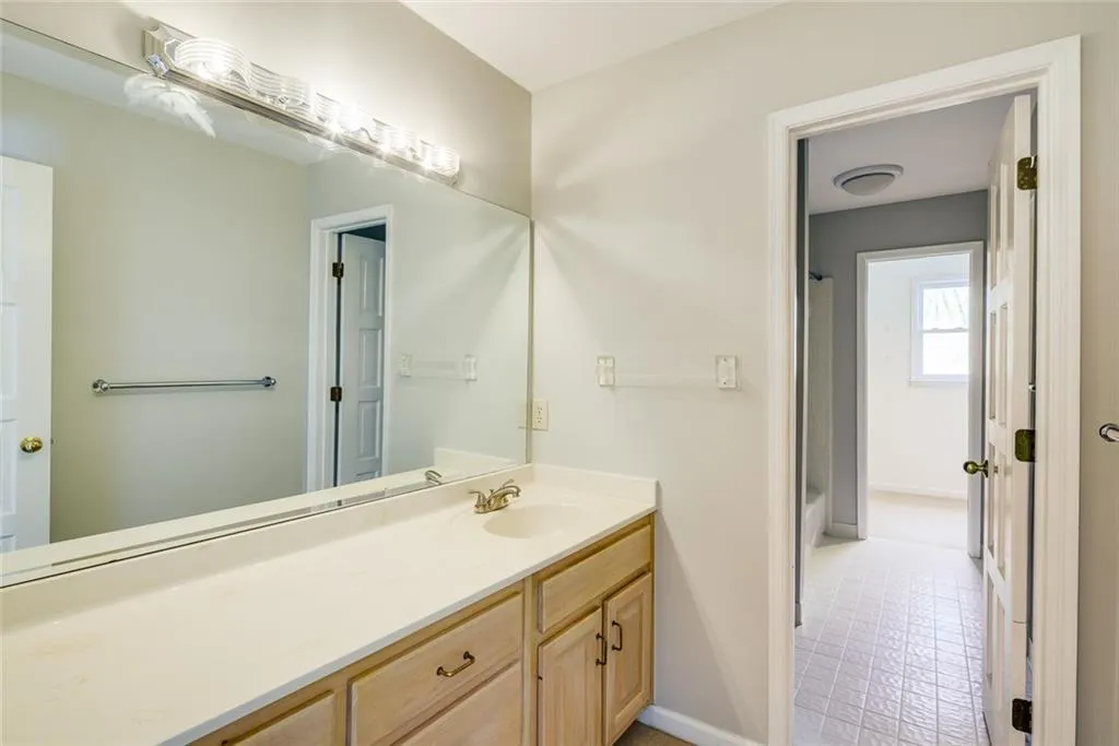 945 Manchester Place, Sandy Springs, Georgia 30328, 5 Bedrooms Bedrooms, ,4 BathroomsBathrooms,Residential,Sold,945 Manchester Place,7030680