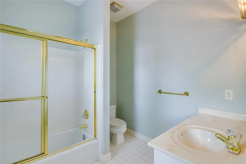 945 Manchester Place, Sandy Springs, Georgia 30328, 5 Bedrooms Bedrooms, ,4 BathroomsBathrooms,Residential,Sold,945 Manchester Place,7030680