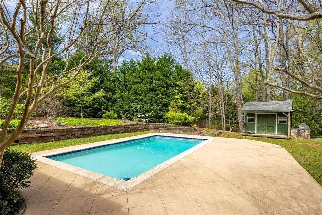 945 Manchester Place, Sandy Springs, Georgia 30328, 5 Bedrooms Bedrooms, ,4 BathroomsBathrooms,Residential,Sold,945 Manchester Place,7030680